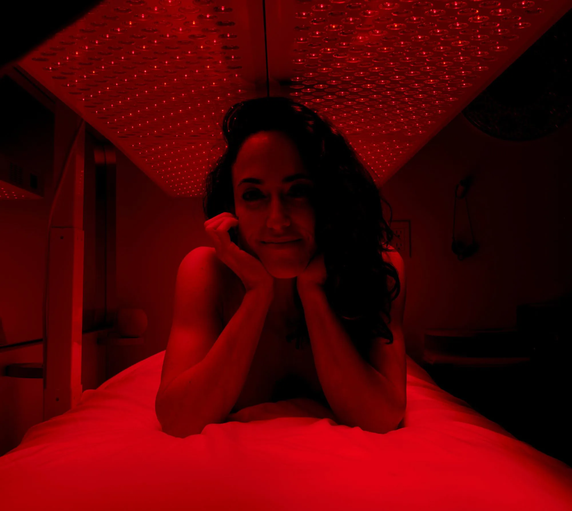 Women Flash Red Light Therapy